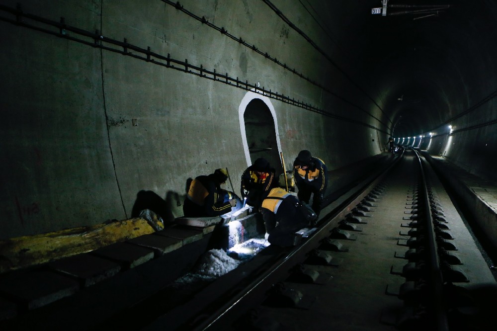 华池铁路运营隧道病害现状